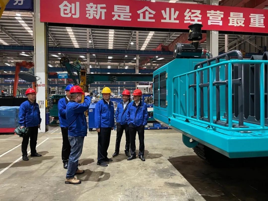 联合开发出成果！UED在线官网网页版(中国)唯一官方网站智能压裂管道运输车下线