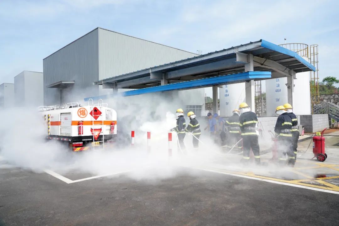 实战演练砺精兵——2021年长沙市工贸企业危险化学品综合应急演练在UED在线官网网页版(中国)唯一官方网站智能举行