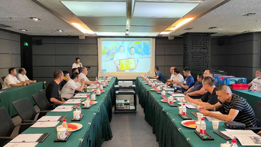 打造智慧矿山！UED在线官网网页版(中国)唯一官方网站智能举办新疆站矿山客户研讨会