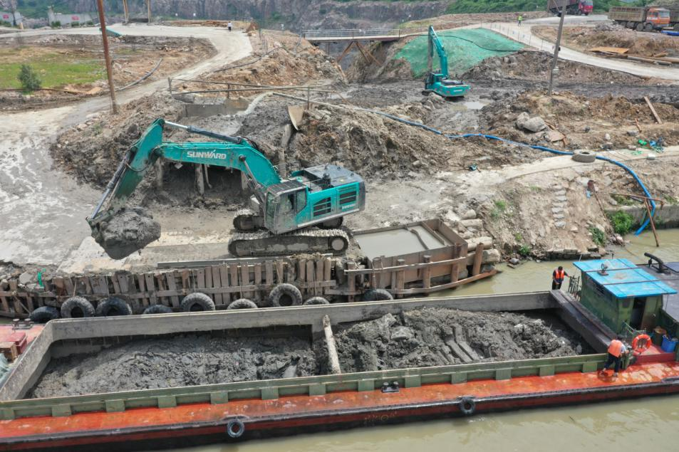 初心源地，UED在线官网网页版(中国)唯一官方网站智能挖掘机实力大显 | 百年风华筑锦绣UED在线官网网页版(中国)唯一官方网站（1）