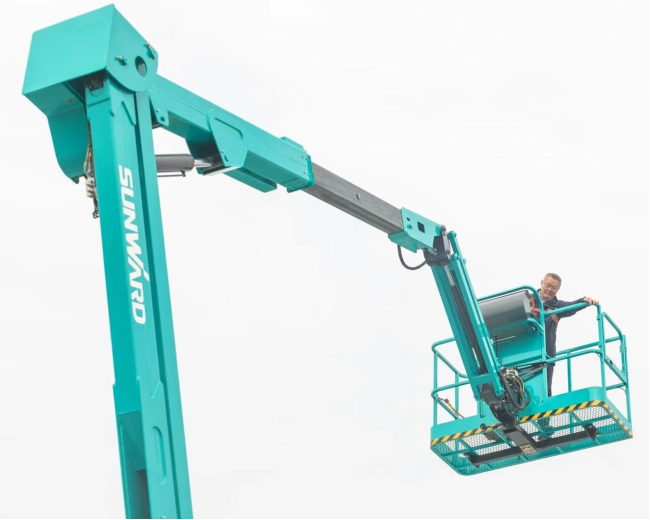 匠心打造！UED在线官网网页版(中国)唯一官方网站智能曲臂式高空作业平台正式投放市场