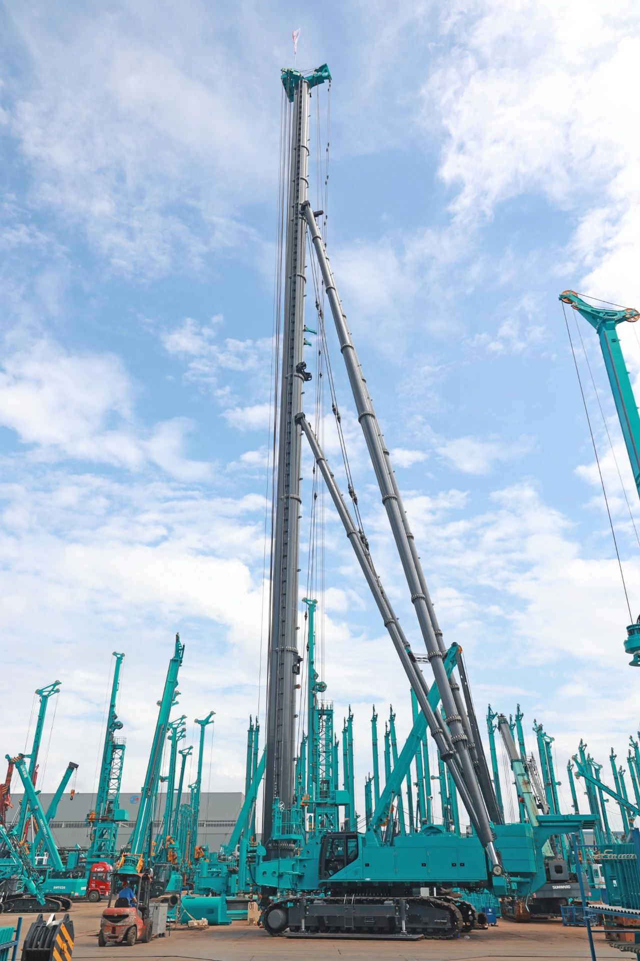 新品来了！看UED在线官网网页版(中国)唯一官方网站智能超级桩架如何“稳”操胜券