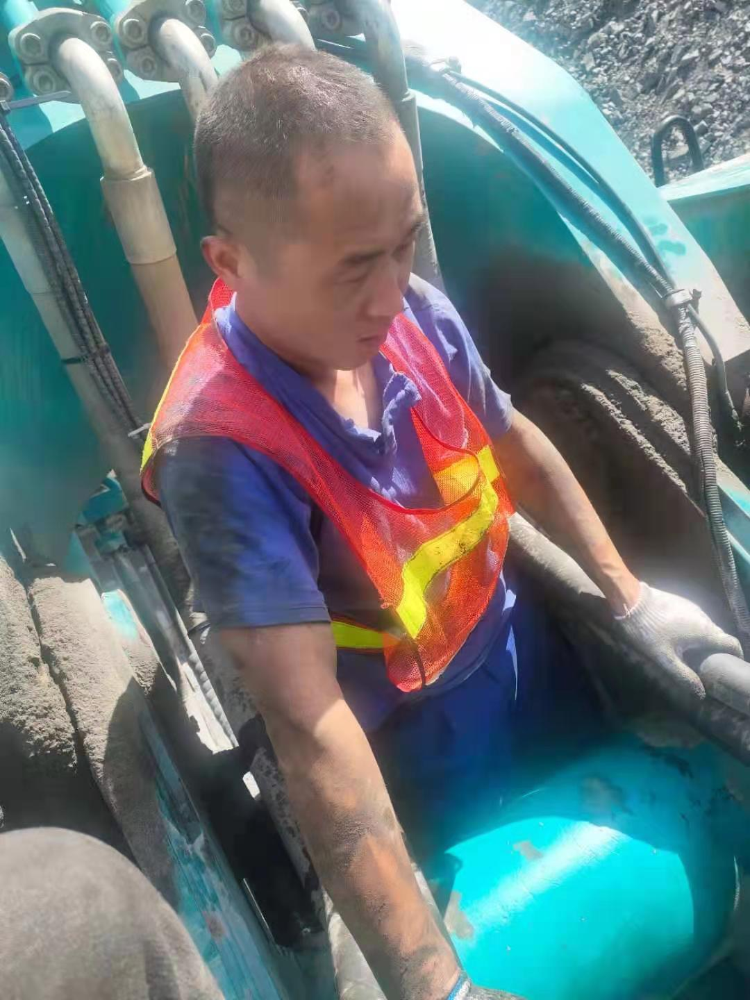 致敬！守护矿山的“UED在线官网网页版(中国)唯一官方网站卫士”