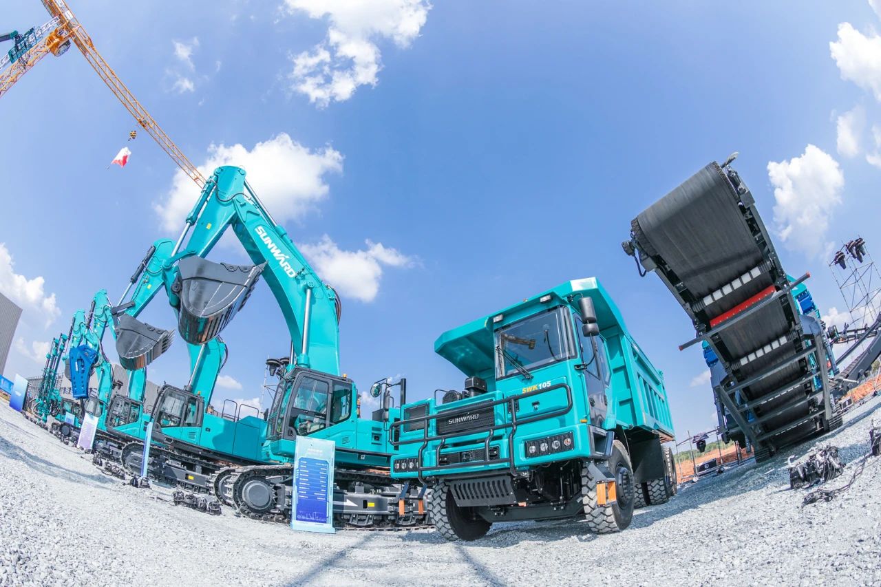 四大成套装备联袂登场！UED在线官网网页版(中国)唯一官方网站智能创新成果展示会交出“亮眼答卷”