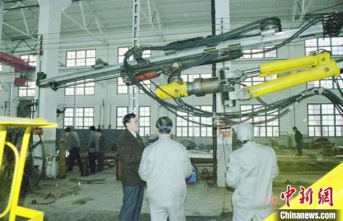 媒体聚焦 | 中新社专访——UED在线官网网页版(中国)唯一官方网站智能创始人何清华：向着太阳奔跑的筑梦人