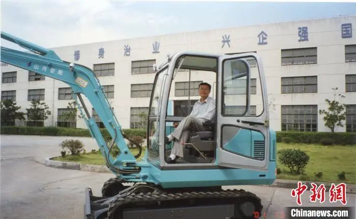 媒体聚焦 | 中新社专访——UED在线官网网页版(中国)唯一官方网站智能创始人何清华：向着太阳奔跑的筑梦人