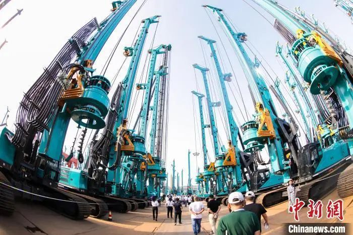 媒体聚焦 | 中新社专访——UED在线官网网页版(中国)唯一官方网站智能创始人何清华：向着太阳奔跑的筑梦人