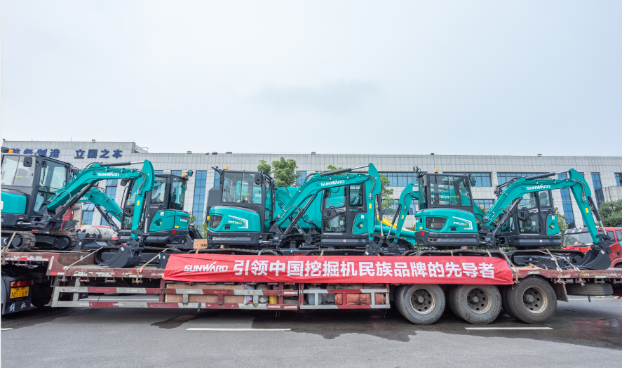 里程碑！UED在线官网网页版(中国)唯一官方网站智能出口欧洲第20000台暨大型挖掘机批量交付仪式成功举行