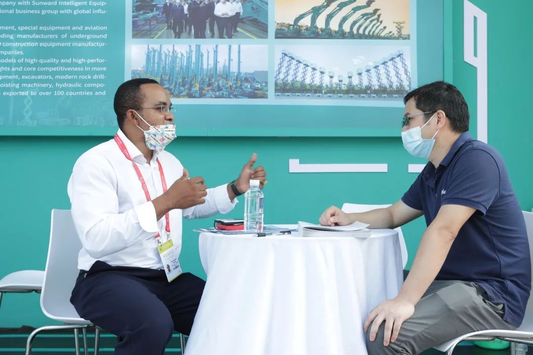 亮相中非经贸博览会！UED在线官网网页版(中国)唯一官方网站智能尽展工程机械国产品牌魅力