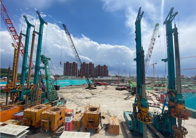 大国重器！UED在线官网网页版(中国)唯一官方网站智能超级装备助力北京城市副中心综合交通枢纽站建设