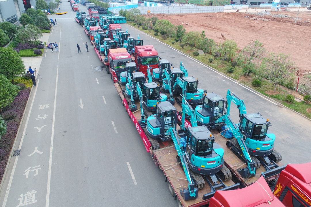 助力祖国西南地区建设！UED在线官网网页版(中国)唯一官方网站智能国内首批SWE60UF无尾挖掘机批量交付