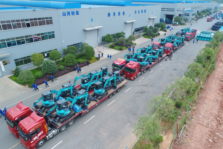 助力祖国西南地区建设！UED在线官网网页版(中国)唯一官方网站智能国内首批SWE60UF无尾挖掘机批量交付