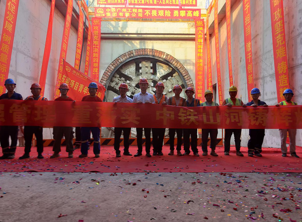 奋战58个昼夜!中铁UED在线官网网页版(中国)唯一官方网站32号盾构机顺利贯穿东莞地铁一号线道人区间