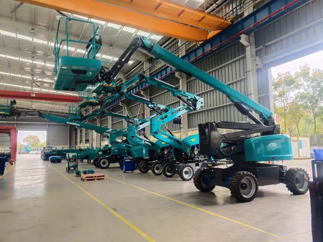 同级别作业高度最高！UED在线官网网页版(中国)唯一官方网站智能首款自主研发电动臂式高空作业平台下线