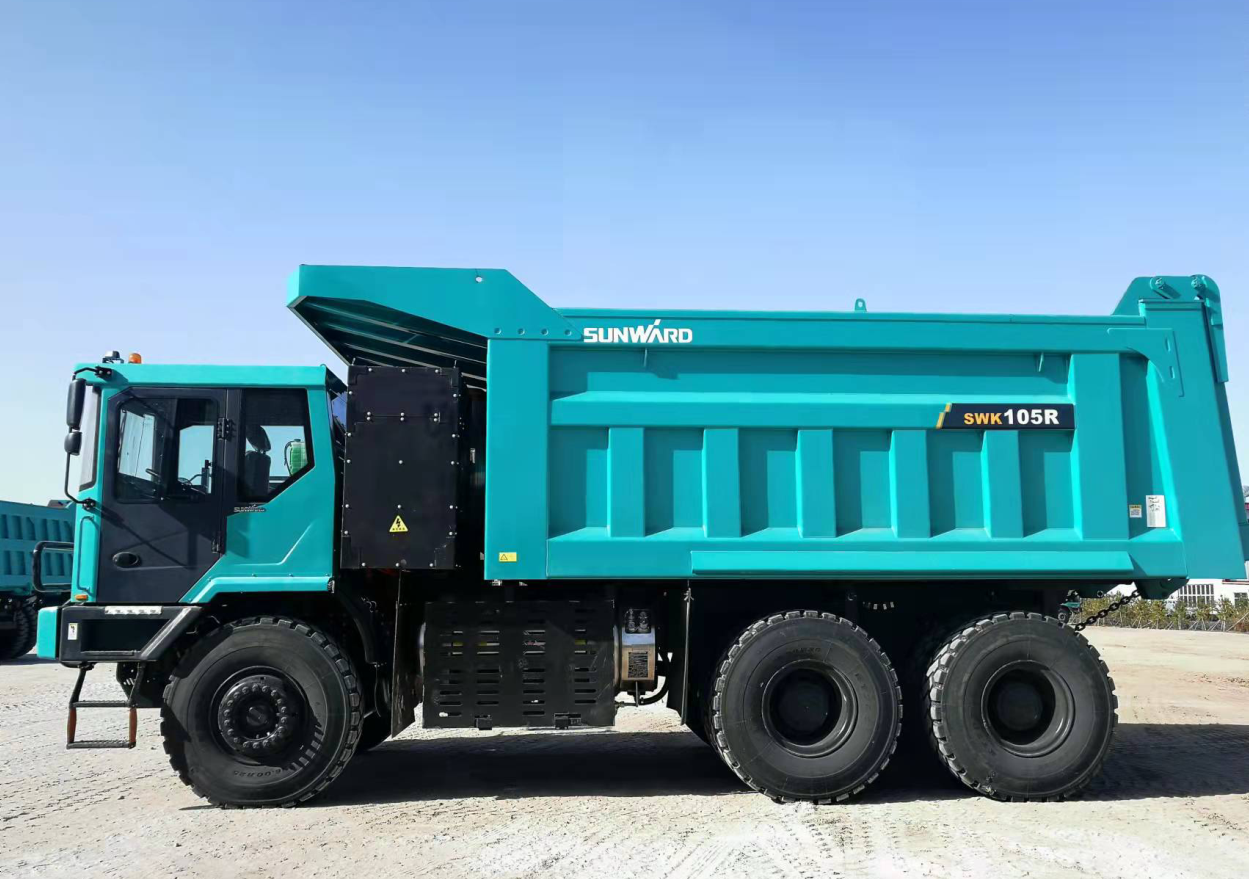 新能源，长续航！UED在线官网网页版(中国)唯一官方网站智能首台LNG增程式宽体矿卡下线交付