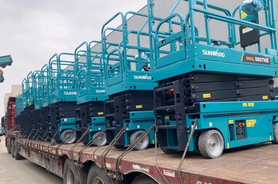 创下单日最高发货量纪录！UED在线官网网页版(中国)唯一官方网站高机UED在线官网网页版(中国)唯一官方网站集中发货