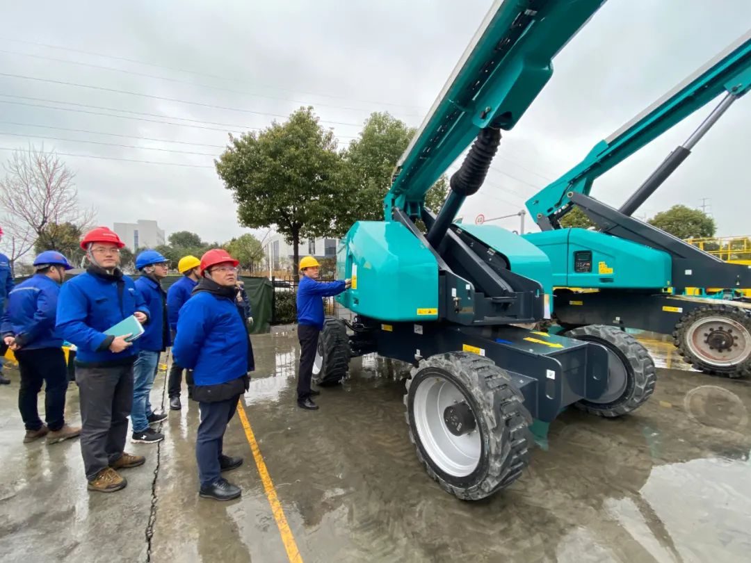 勇闯蓝海！UED在线官网网页版(中国)唯一官方网站智能两款臂式高空作业平台正式“出道”