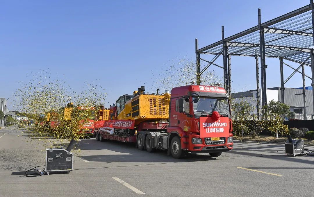 又一款差异化定制产品获认可!UED在线官网网页版(中国)唯一官方网站智能SWDH89J内燃式露天钻批量发货