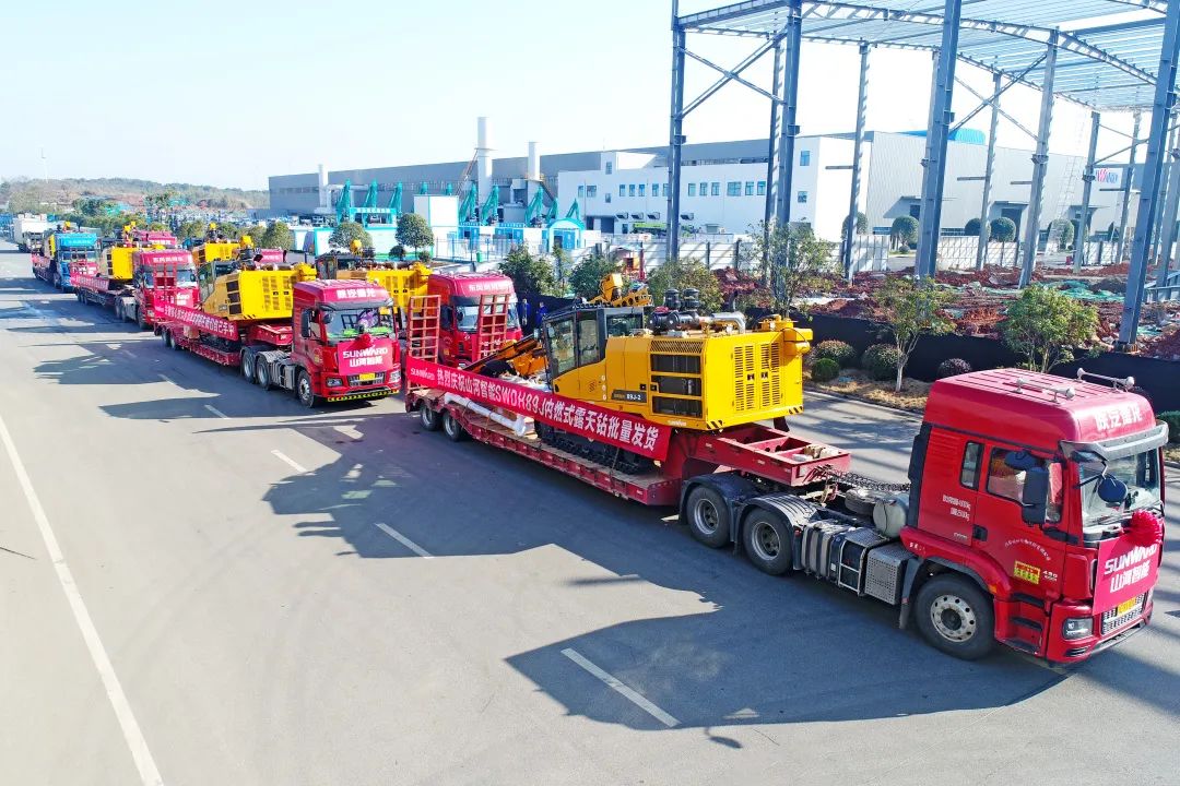 又一款差异化定制产品获认可!UED在线官网网页版(中国)唯一官方网站智能SWDH89J内燃式露天钻批量发货