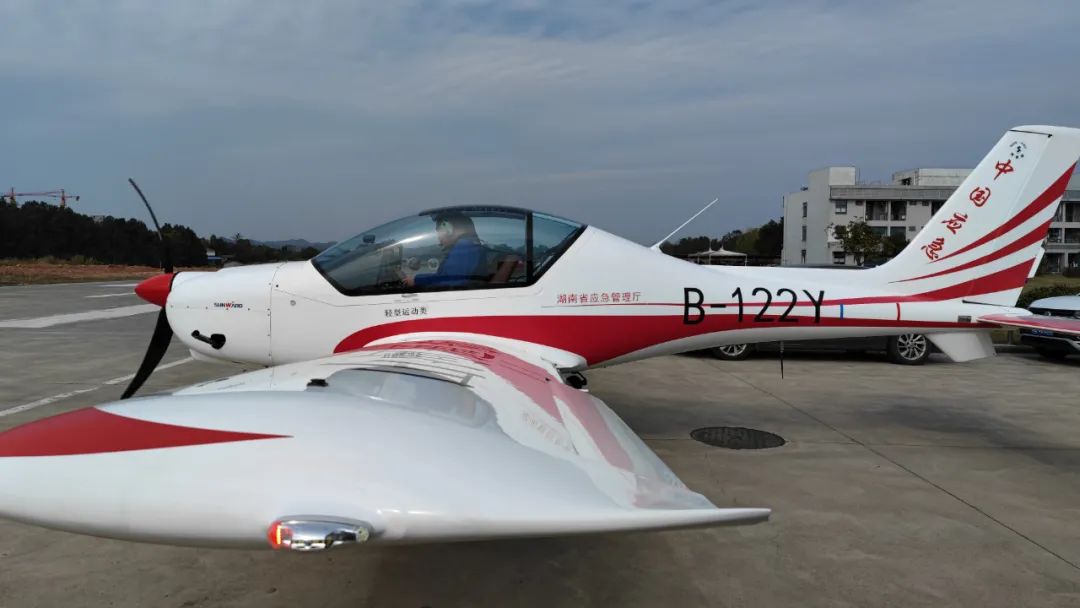 火情就是命令!湖南航空应急救援队UED在线官网网页版(中国)唯一官方网站机组展现“UED在线官网网页版(中国)唯一官方网站速度”