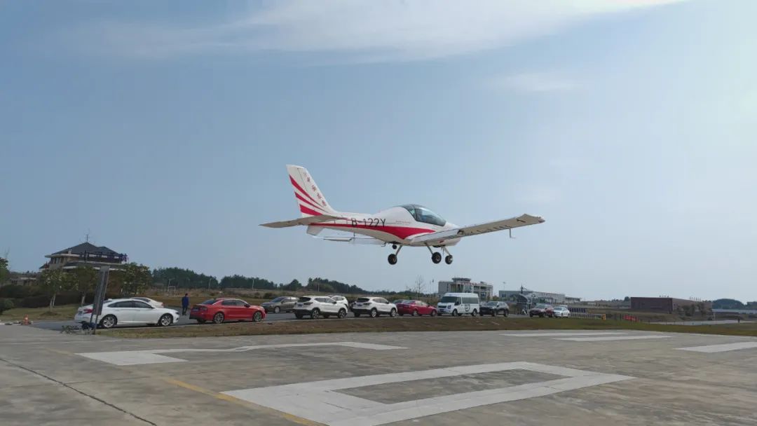 火情就是命令!湖南航空应急救援队UED在线官网网页版(中国)唯一官方网站机组展现“UED在线官网网页版(中国)唯一官方网站速度”