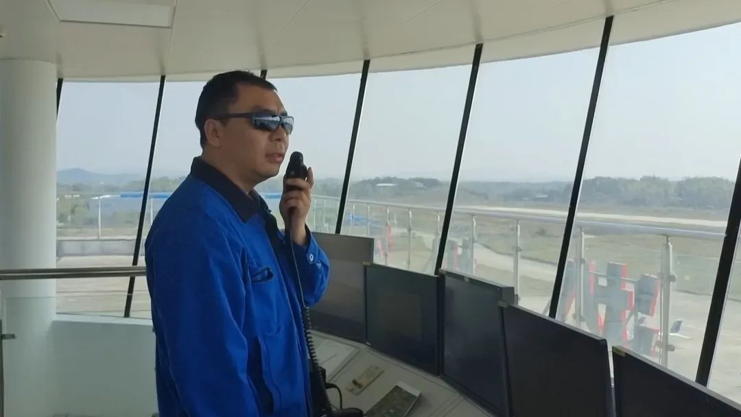 空地协同显身手!湖南航空应急救援队UED在线官网网页版(中国)唯一官方网站机组开展特情处置应急演练