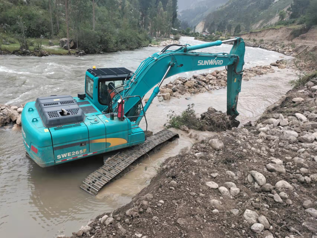 挑战世界第二高山脉!UED在线官网网页版(中国)唯一官方网站智能装备助力秘鲁安第斯国家公路项目建设