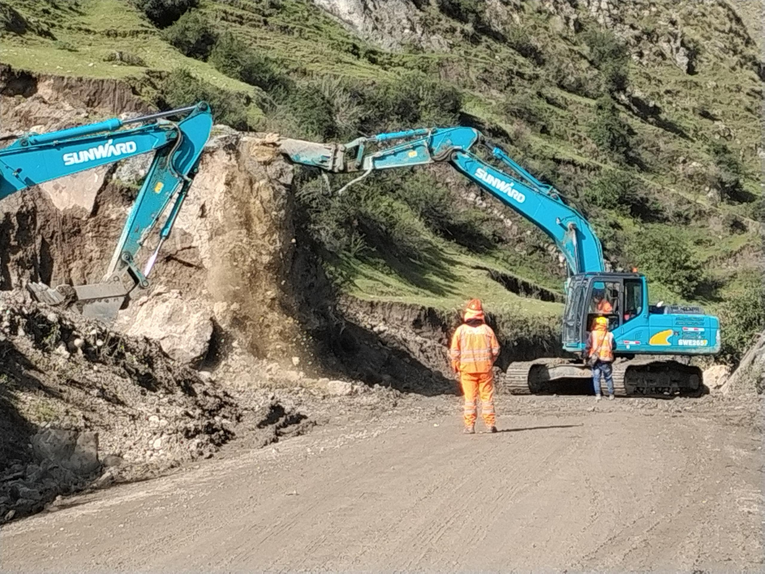 挑战世界第二高山脉!UED在线官网网页版(中国)唯一官方网站智能装备助力秘鲁安第斯国家公路项目建设
