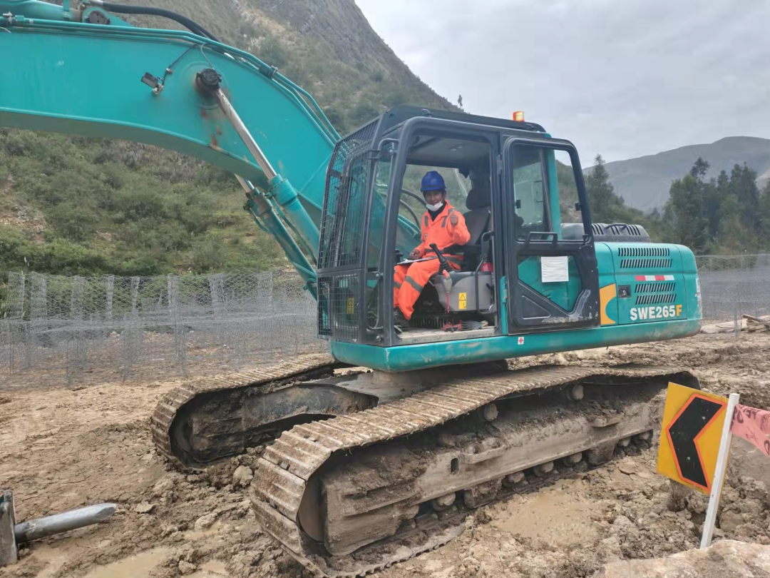 挑战世界第二高山脉!UED在线官网网页版(中国)唯一官方网站智能装备助力秘鲁安第斯国家公路项目建设