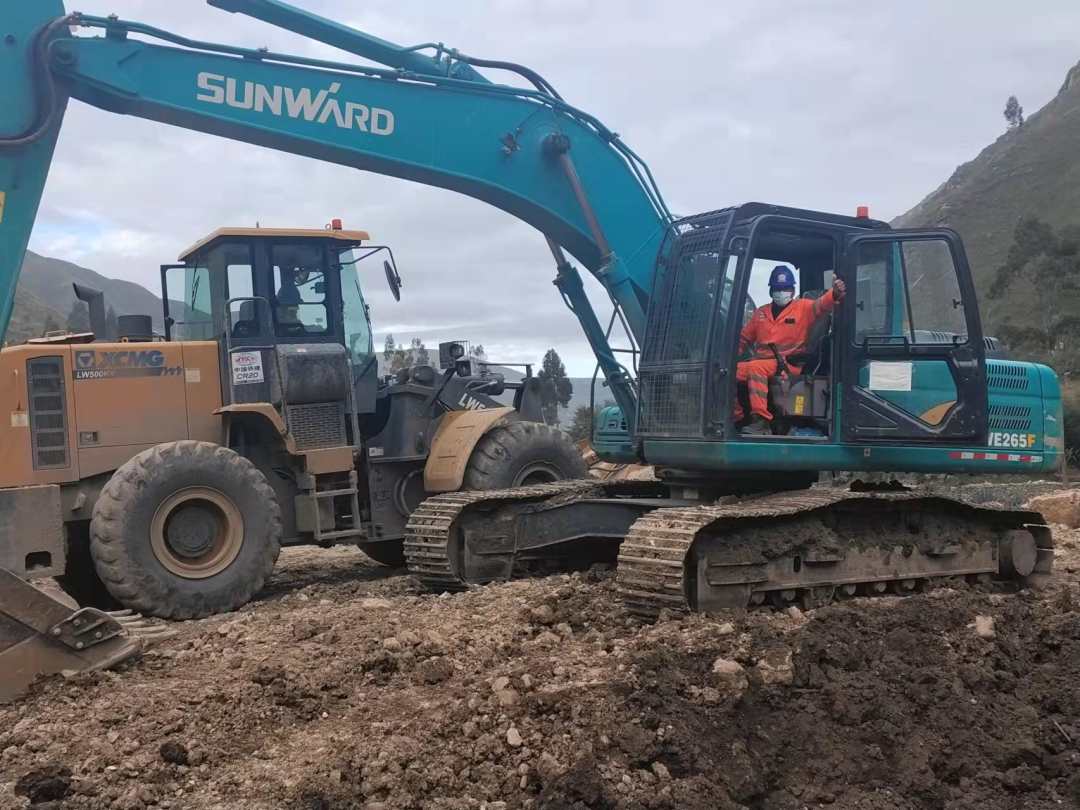 挑战世界第二高山脉!UED在线官网网页版(中国)唯一官方网站智能装备助力秘鲁安第斯国家公路项目建设