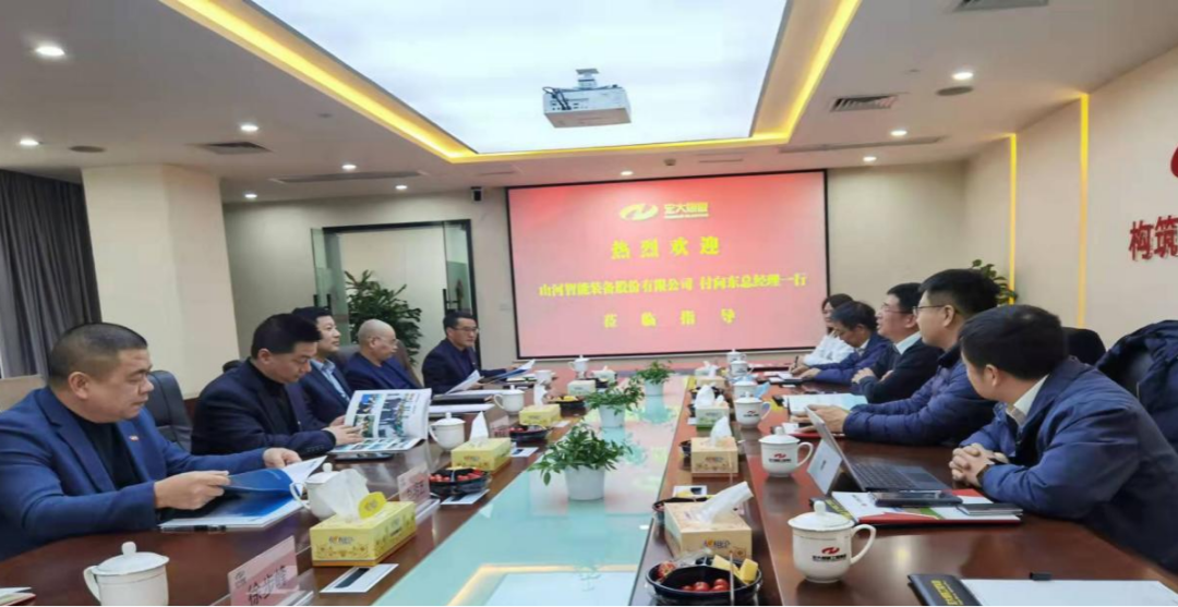 携手战边疆!UED在线官网网页版(中国)唯一官方网站智能潜孔钻机助力宏大爆破新疆奇台项目建设