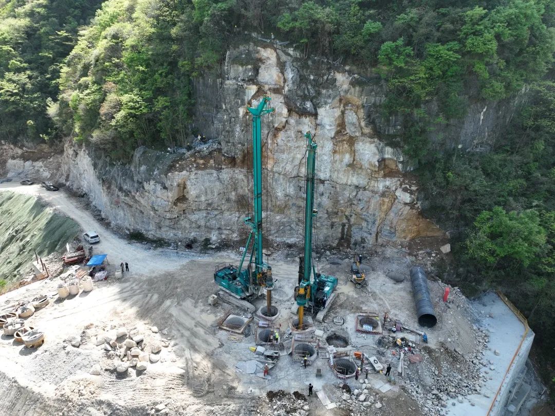 展现施工“奇效”!UED在线官网网页版(中国)唯一官方网站智能旋挖钻机强势助力炉慈高速公路建设