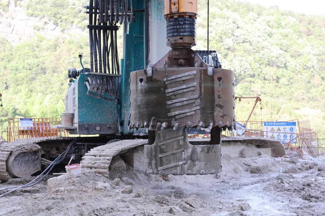 展现施工“奇效”!UED在线官网网页版(中国)唯一官方网站智能旋挖钻机强势助力炉慈高速公路建设