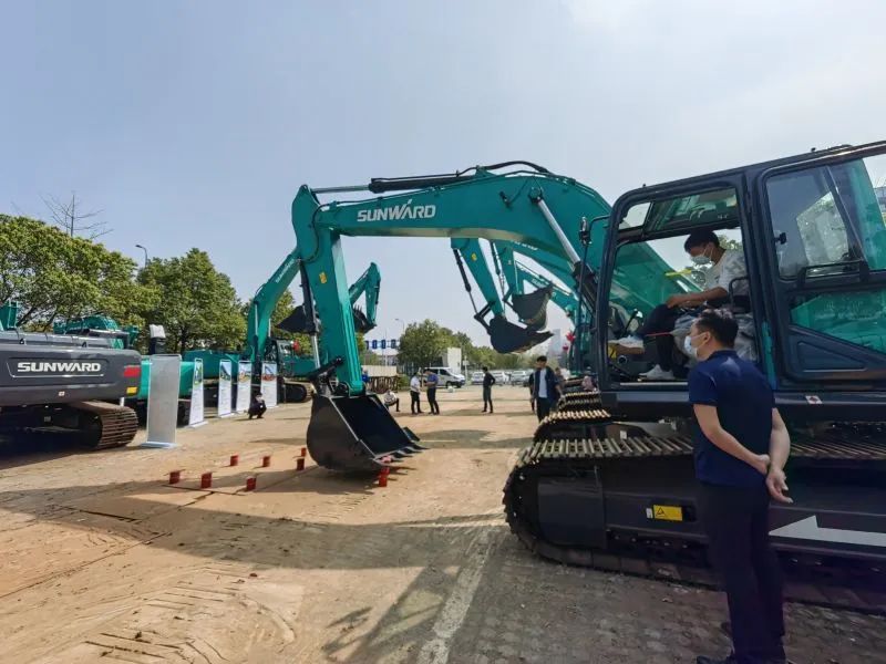 再现交机热潮！UED在线官网网页版(中国)唯一官方网站智能中大挖持续向市场进军