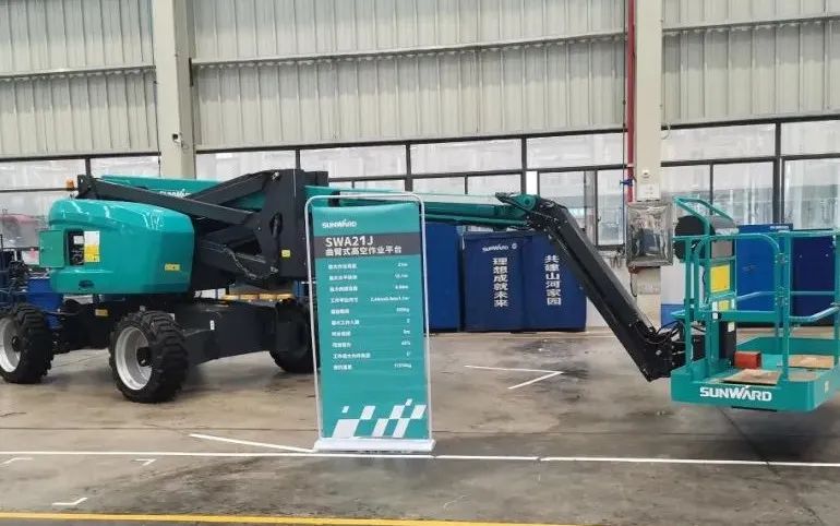 行业同级别产品之最！UED在线官网网页版(中国)唯一官方网站智能又一款曲臂式高空作业平台成功下线