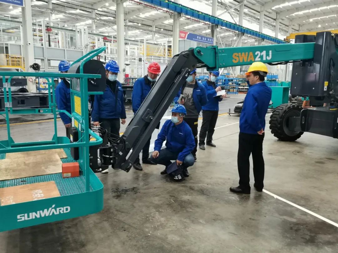 行业同级别产品之最！UED在线官网网页版(中国)唯一官方网站智能又一款曲臂式高空作业平台成功下线