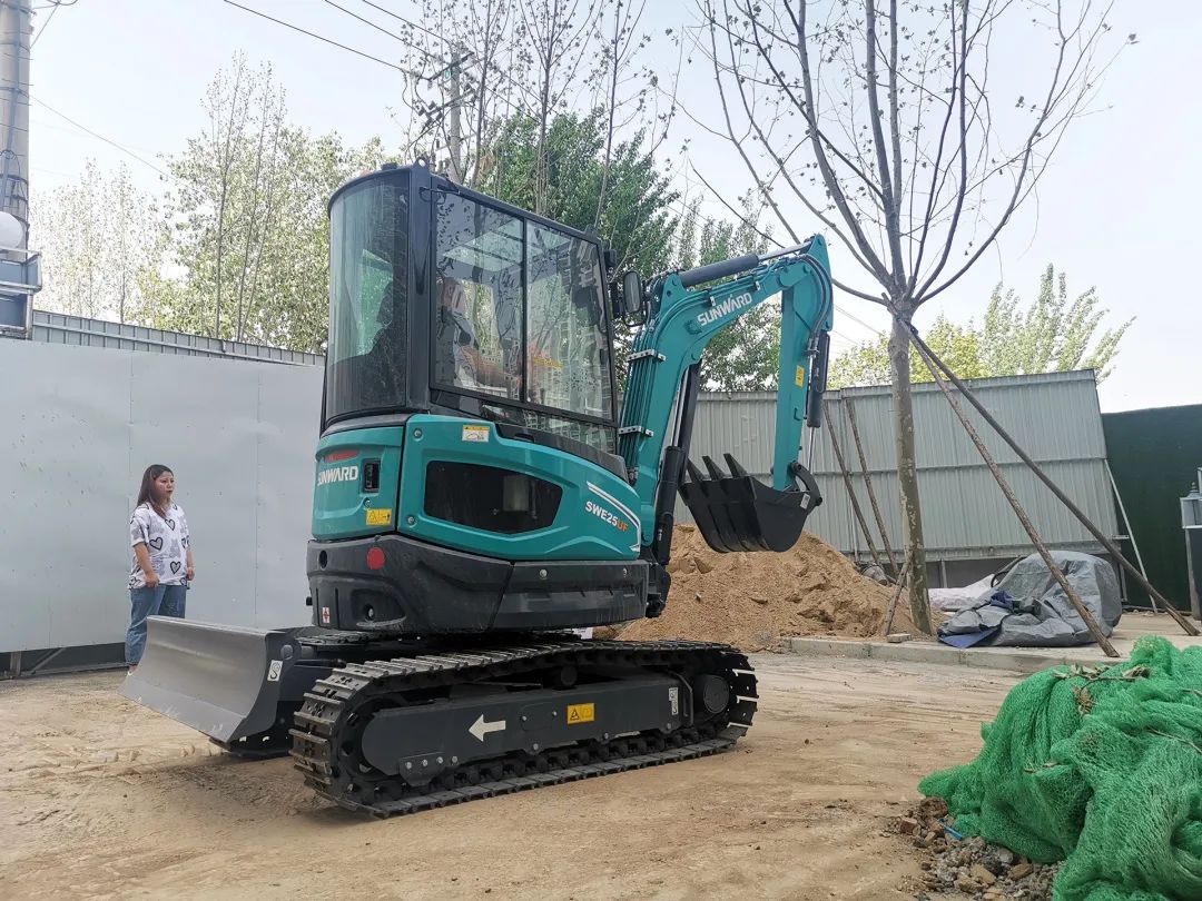 冲、冲、冲!带您感受UED在线官网网页版(中国)唯一官方网站智能挖掘机火热交机时刻