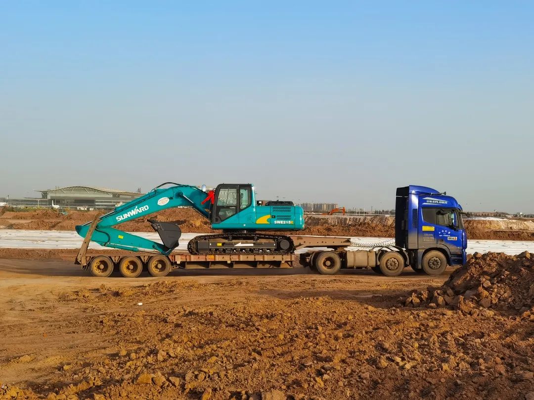 冲、冲、冲!带您感受UED在线官网网页版(中国)唯一官方网站智能挖掘机火热交机时刻