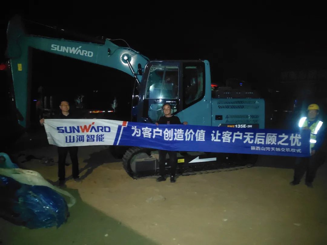 冲、冲、冲!带您感受UED在线官网网页版(中国)唯一官方网站智能挖掘机火热交机时刻