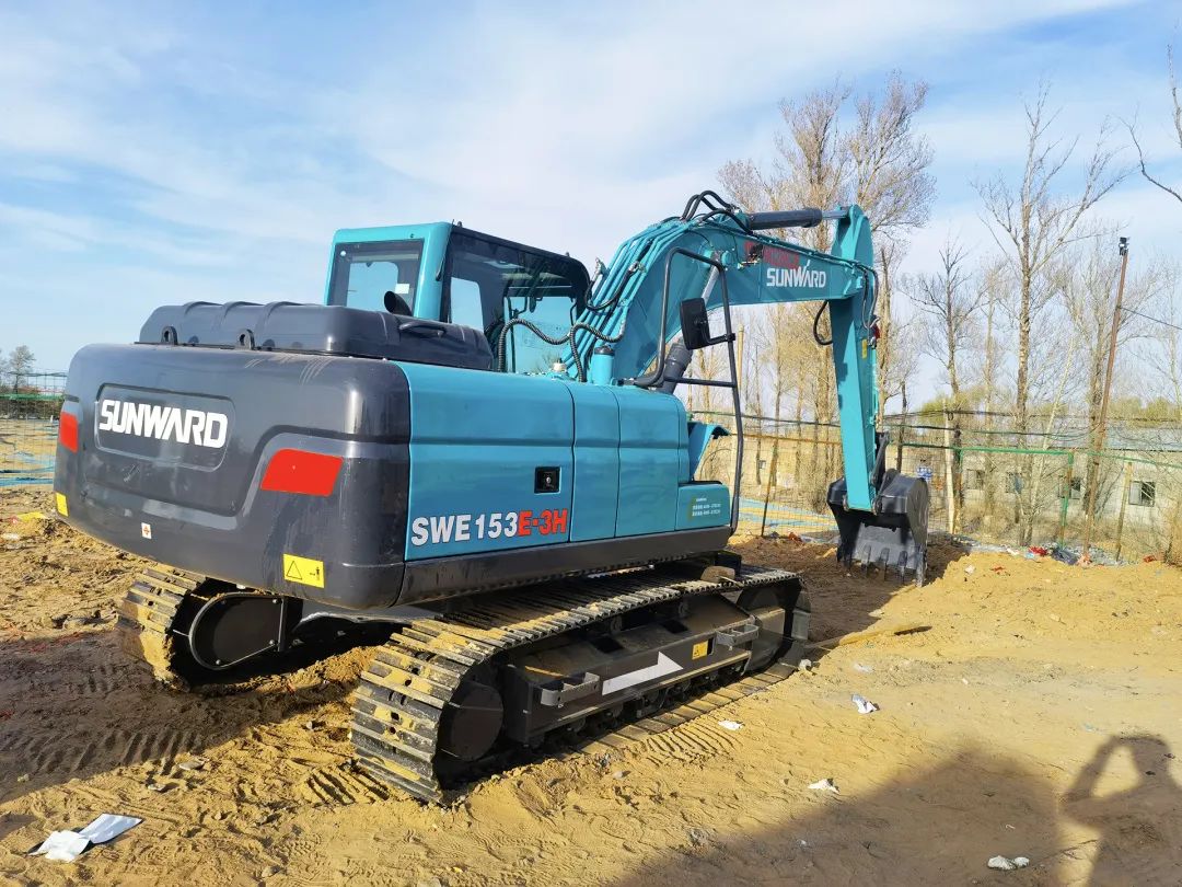 冲、冲、冲!带您感受UED在线官网网页版(中国)唯一官方网站智能挖掘机火热交机时刻