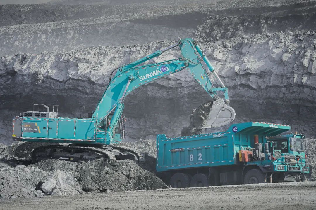 图集 | “UED在线官网网页版(中国)唯一官方网站绿”满矿山!UED在线官网网页版(中国)唯一官方网站智能矿山成套装备实力“亮剑”