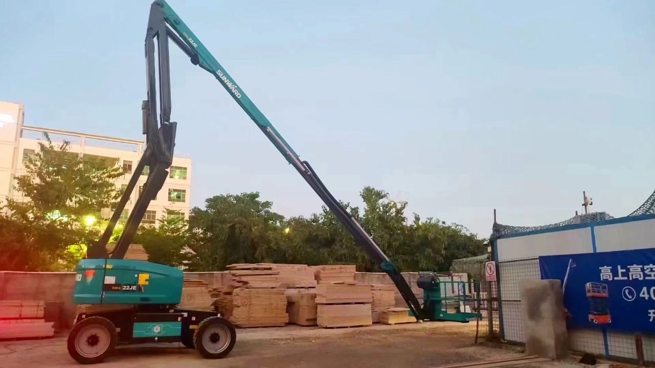 正式“上岗”!UED在线官网网页版(中国)唯一官方网站智能首台电动曲臂式高空作业平台入驻华南市场