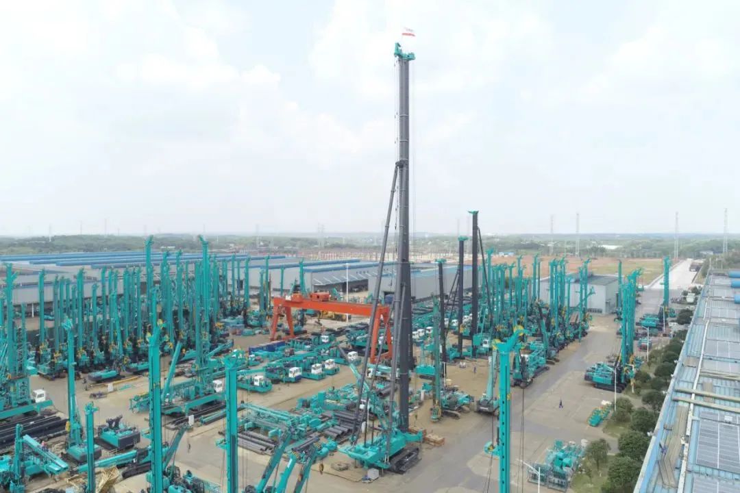 再获首单!UED在线官网网页版(中国)唯一官方网站智能成为湖南自贸试验区首单“融资租赁+工程机械UED在线官网网页版(中国)唯一官方网站出口”试点业务落地单位