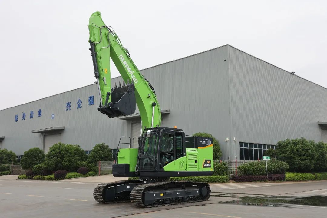 征战川藏铁路！UED在线官网网页版(中国)唯一官方网站智能新一代电动挖掘机成功交付