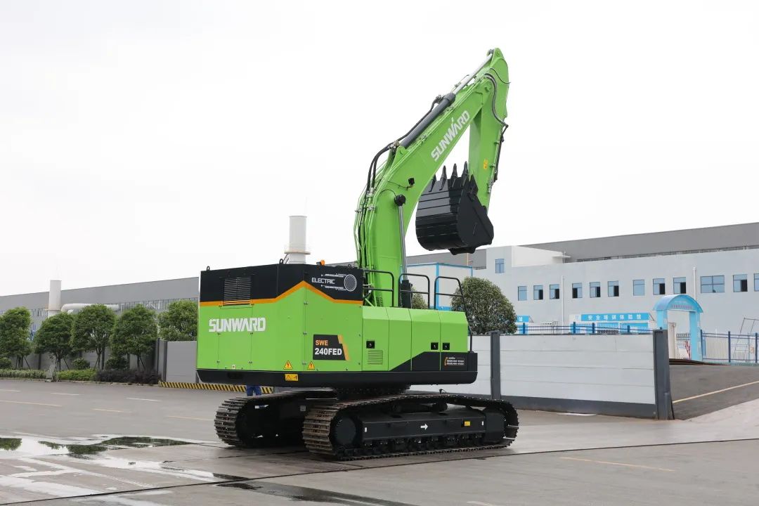 征战川藏铁路！UED在线官网网页版(中国)唯一官方网站智能新一代电动挖掘机成功交付