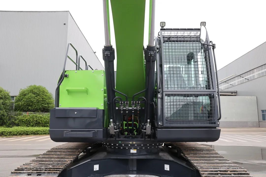 征战川藏铁路！UED在线官网网页版(中国)唯一官方网站智能新一代电动挖掘机成功交付