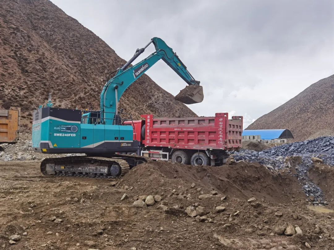 征战川藏铁路！UED在线官网网页版(中国)唯一官方网站智能新一代电动挖掘机成功交付