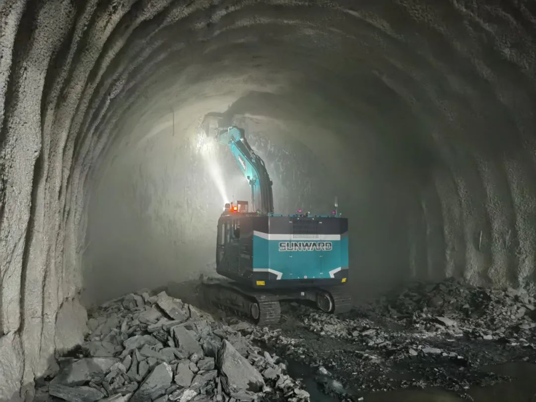 征战川藏铁路！UED在线官网网页版(中国)唯一官方网站智能新一代电动挖掘机成功交付