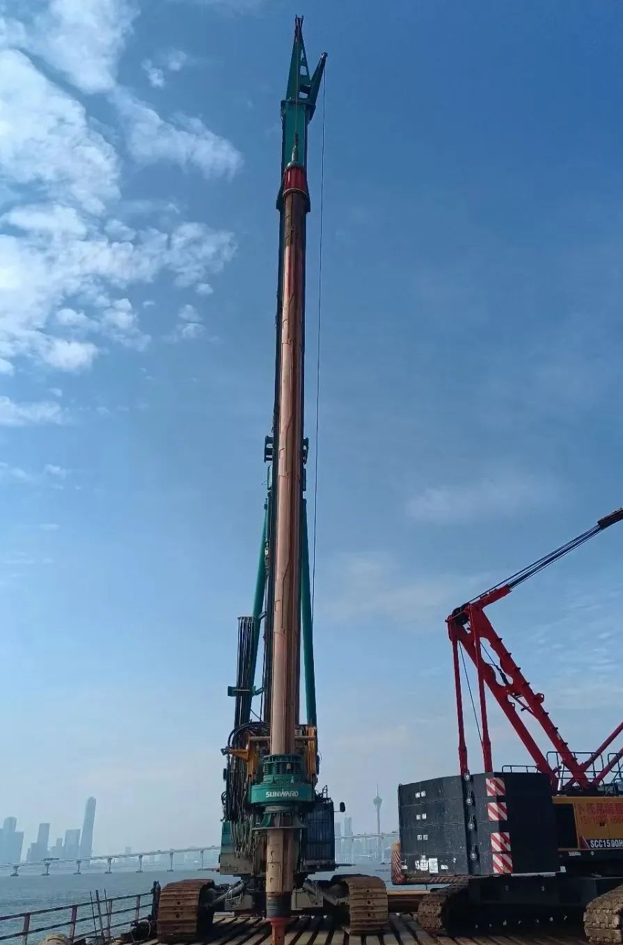 乘风破浪的旋挖钻机！UED在线官网网页版(中国)唯一官方网站智能助建澳氹第四跨海大桥