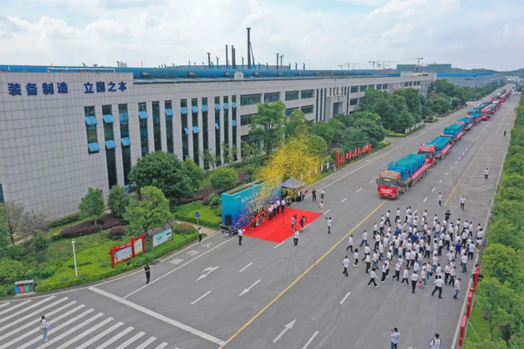 献礼二十大，再攀新高地！UED在线官网网页版(中国)唯一官方网站智能高空机械UED在线官网网页版(中国)唯一官方网站再迎批量发货